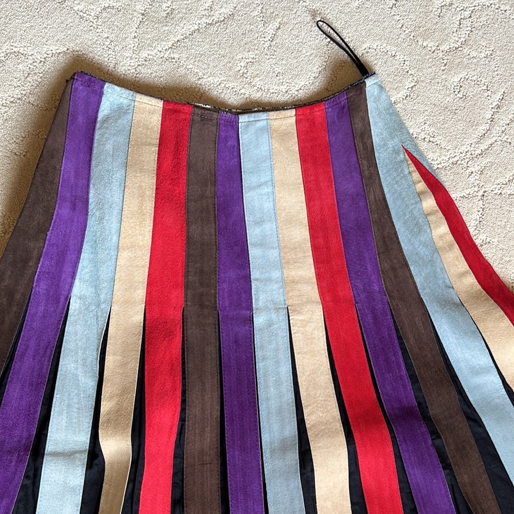 Pleated Midi Skirt with suede. Mint condition. - Picture 2 of 4